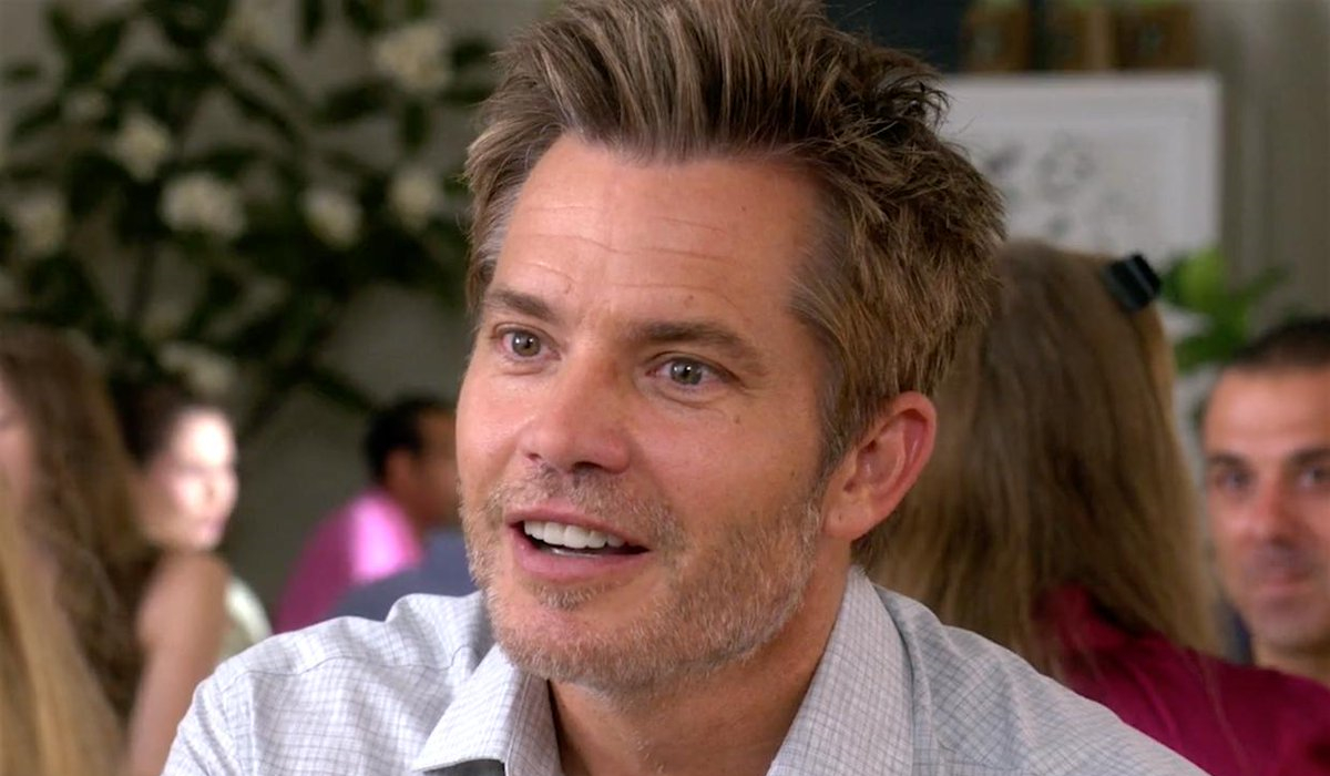 Santa Clarita Diet Timothy Olyphant with a wild eyed expression.