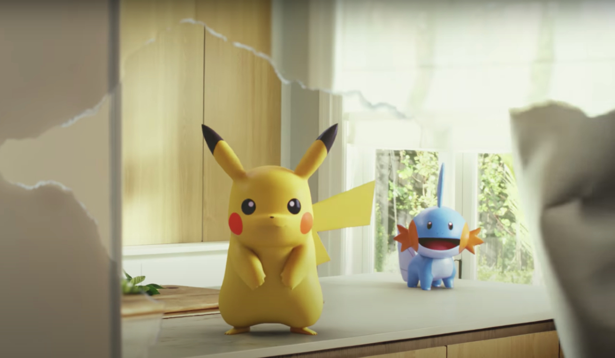 Pokemon Go Pikachu e Mudkip estão em um balcão da cozinha