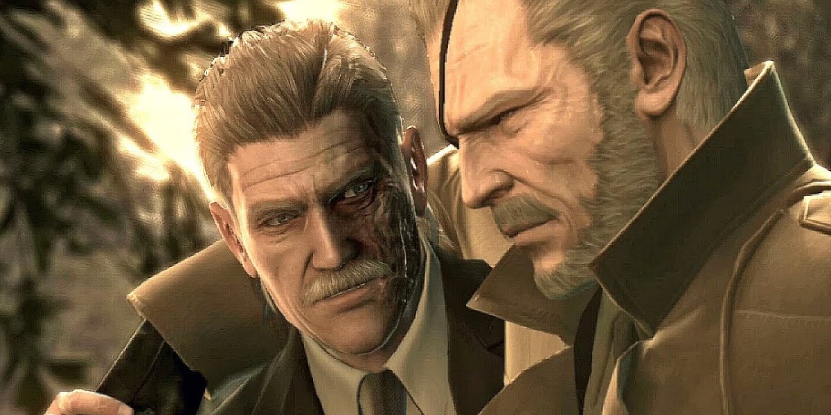 Solid Snake e Big Boss se abraçando em Metal Gear Solid 4: Guns of the Patriots
