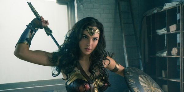 Wonder Woman Vs. Siapa Pahlawan Wanita Yang Lebih Kuat?