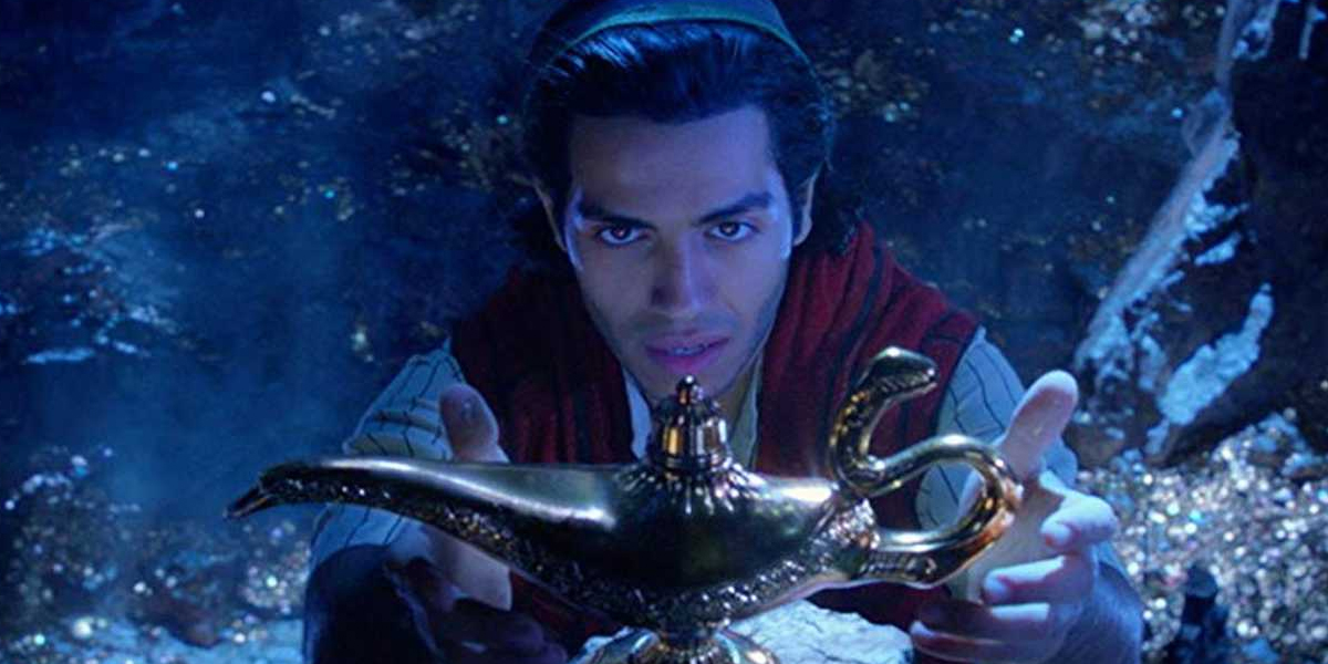 Aladdin (2019) reaching for the lamp