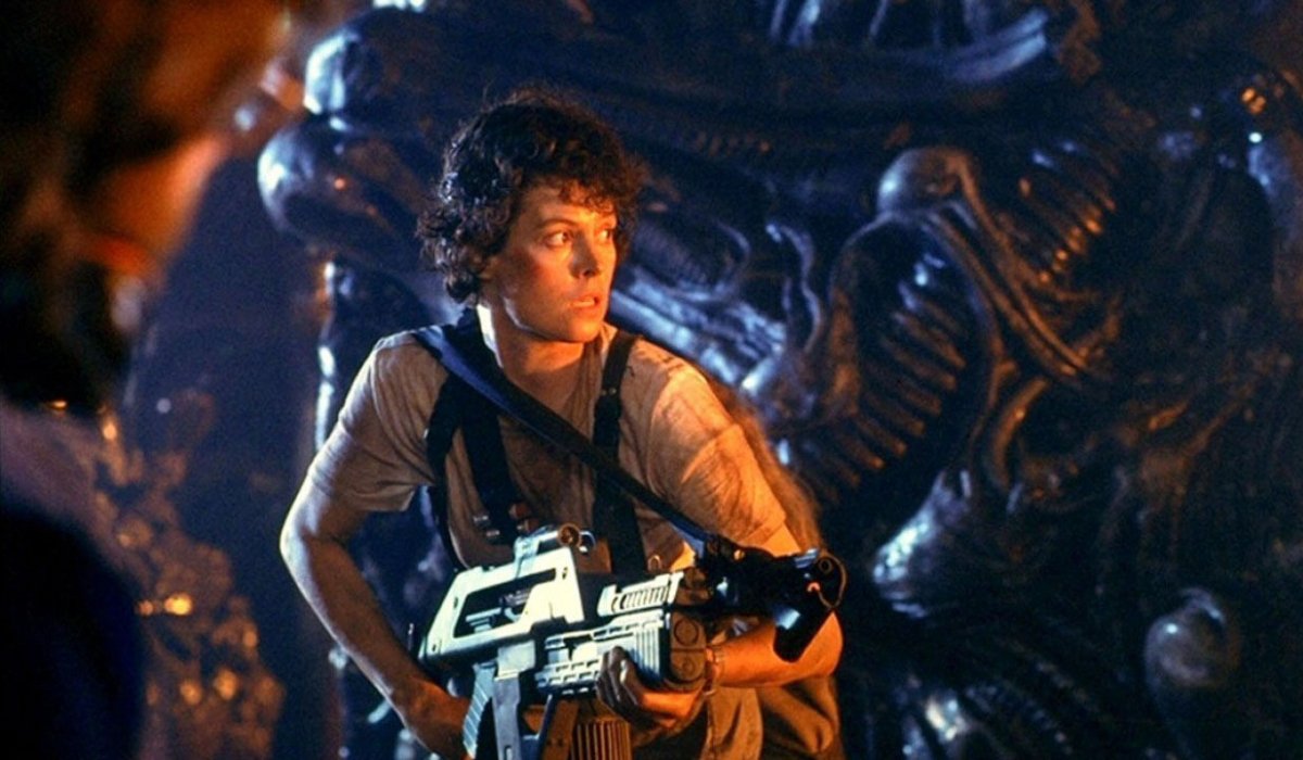 Aliens Ripley walking through the Xenomorph nest with a pulse rifle