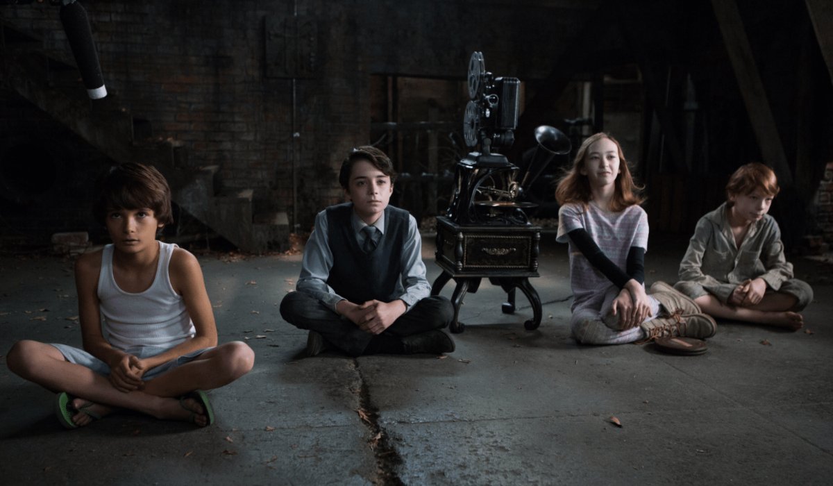 Sinister 2 a group of kids in the attic, ready to watch a movie