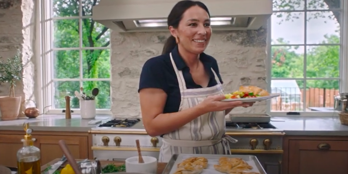 Of Course Fixer Upper S Joanna Gaines Spent A Lot Of Time Designing The Kitchen For Her New Cooking Show Cinemablend