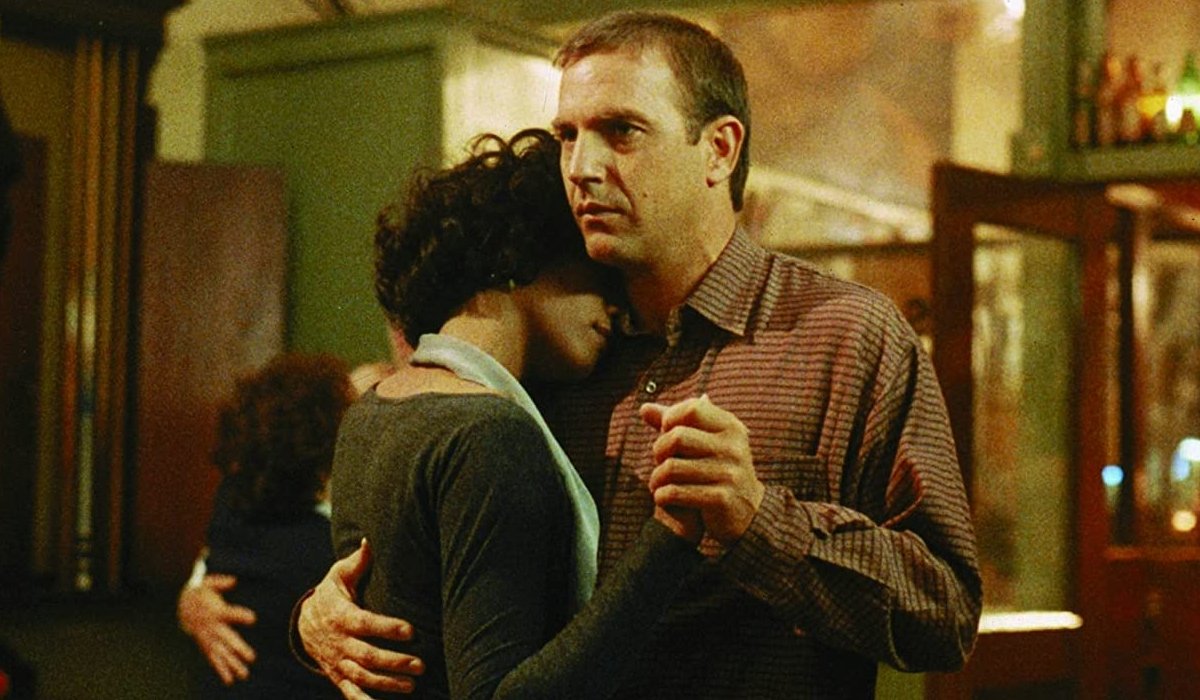 The Bodyguard Whitney Houston dances with Kevin Costner