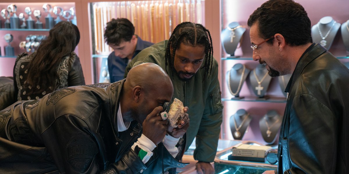 kevin garnett looks at opal with Lakeith Stansfield and Adam Sandler in Uncut Gems